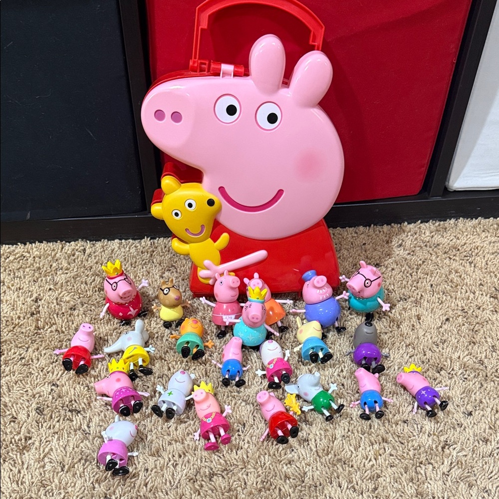 Peppa Pig Pink and Red Carry Case with Figurines